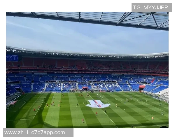 国王足球球星闪耀绿茵赛场再创辉煌传奇点燃无数球迷热情