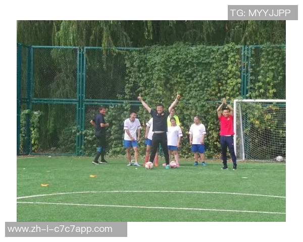 足球巨星揭秘赛场背后心声 专访带你走进他们的真实世界